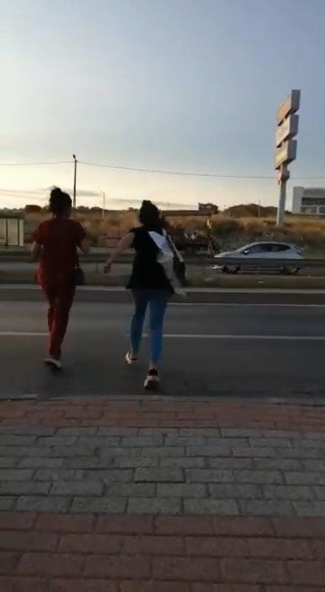 Büyükçekmece’de üst geçidi kullanmayan hemşireye araba çarptı