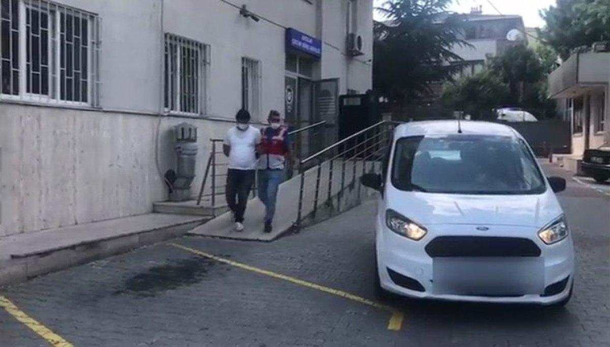 İstanbul'da oğlunu arabanın camından sarkıtan baba tutuklandı