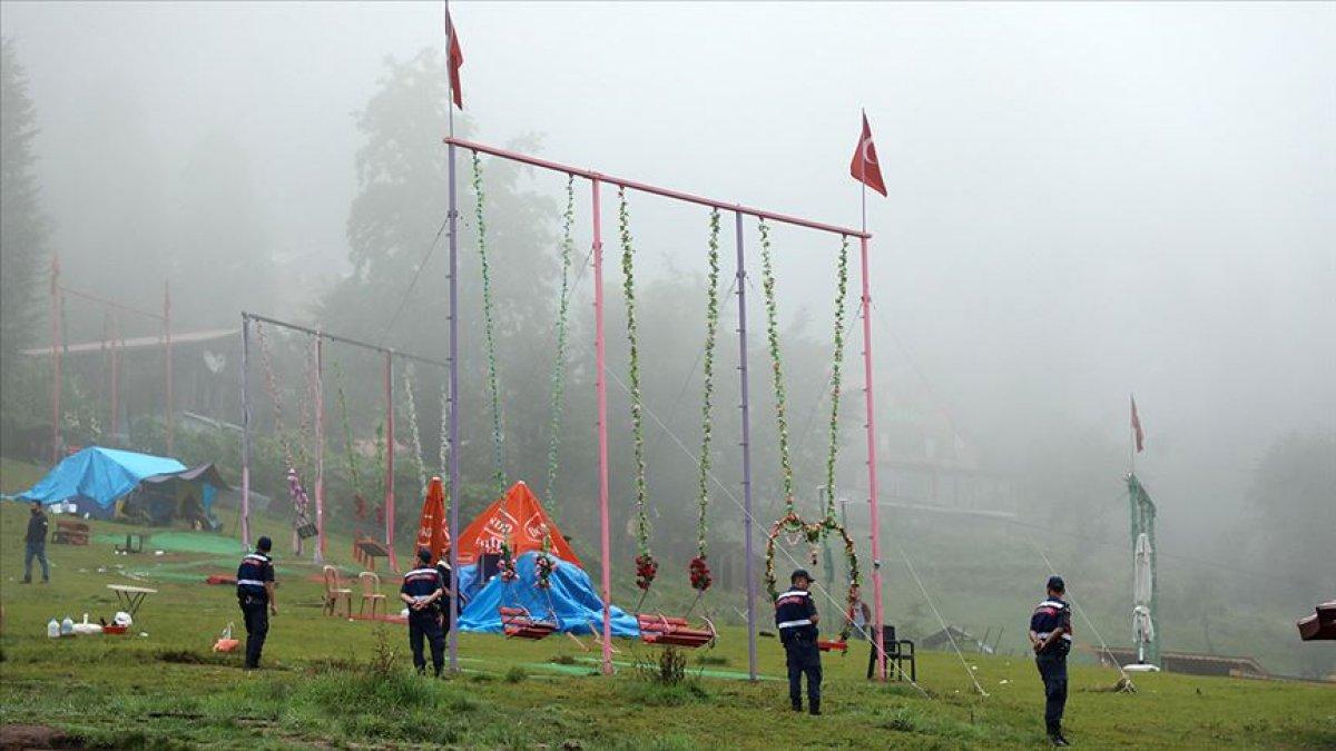 Ayder Yaylası ziyaretçilerin akınına uğruyor
