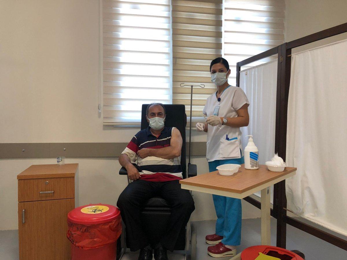 Yerli aşı Faz-2 aşamasında gönüllülere uygulanmaya başladı