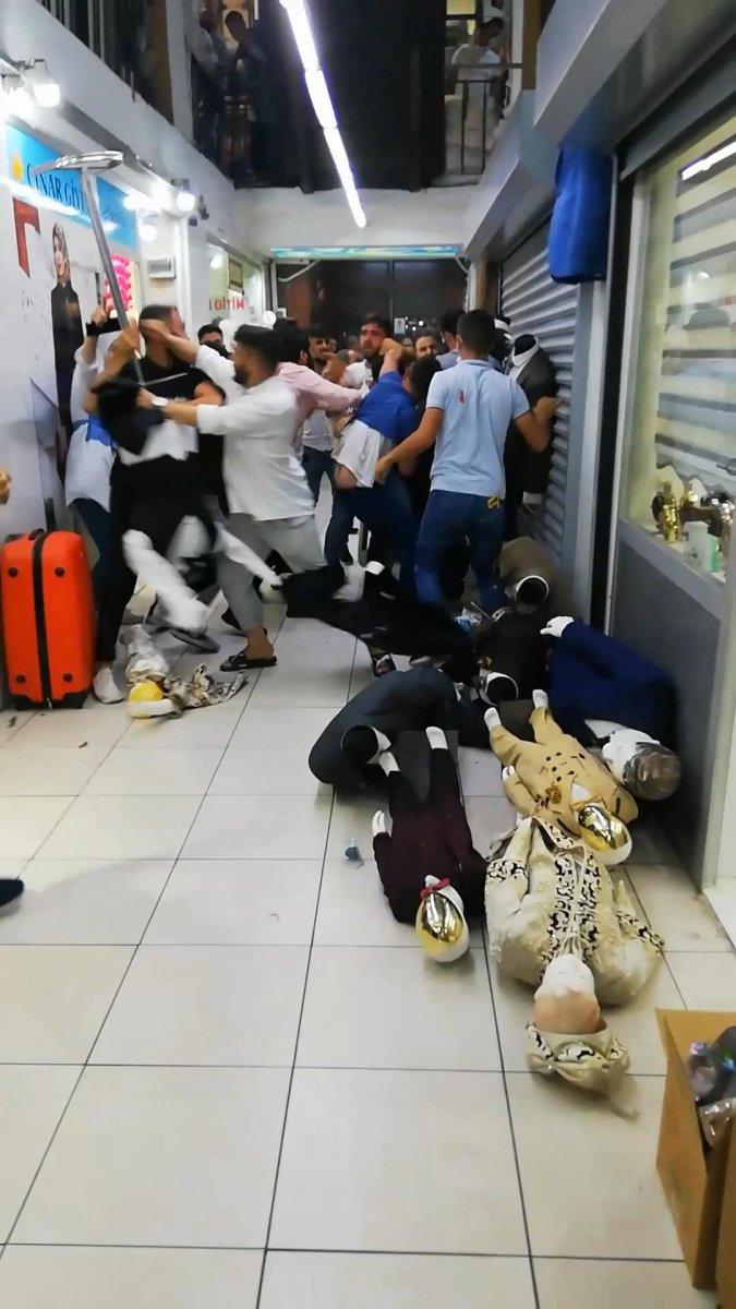 Eminönü’nde esnaflar arasında yumruk yumruğa kavga