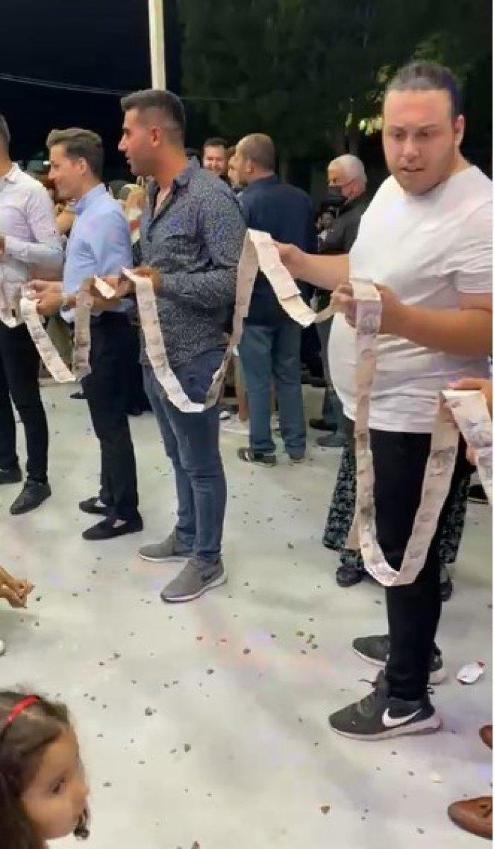 Antalya’da cebinden 5 liradan fazla çıkmayan damada, düğününde 5 lira sürprizi
