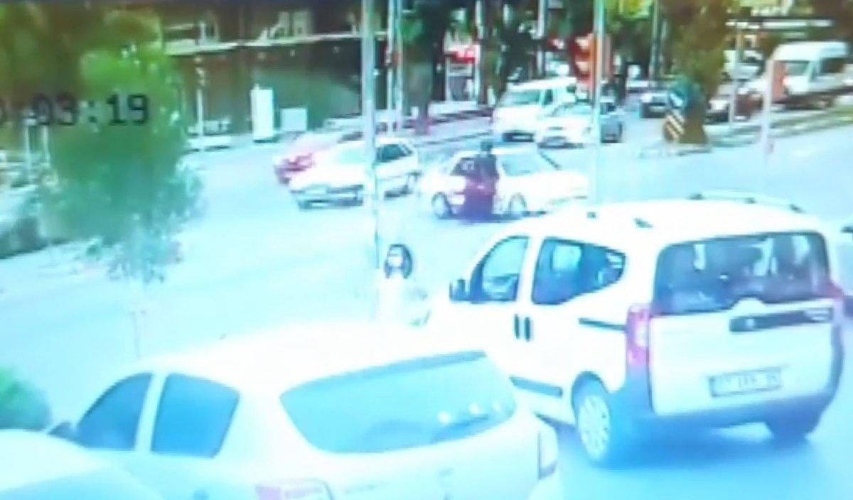 Antalya’da motosiklet sürücüsünün yaşamını yitirdiği kaza anları kamerada
