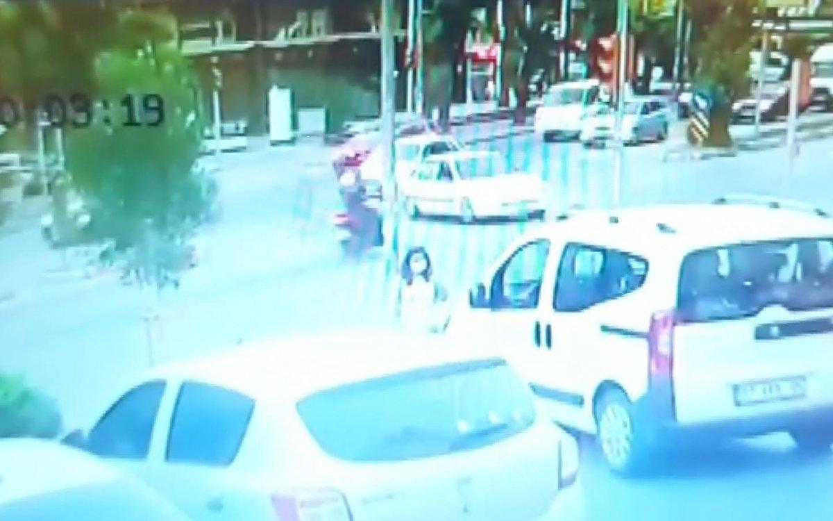 Antalya’da motosiklet sürücüsünün yaşamını yitirdiği kaza anları kamerada