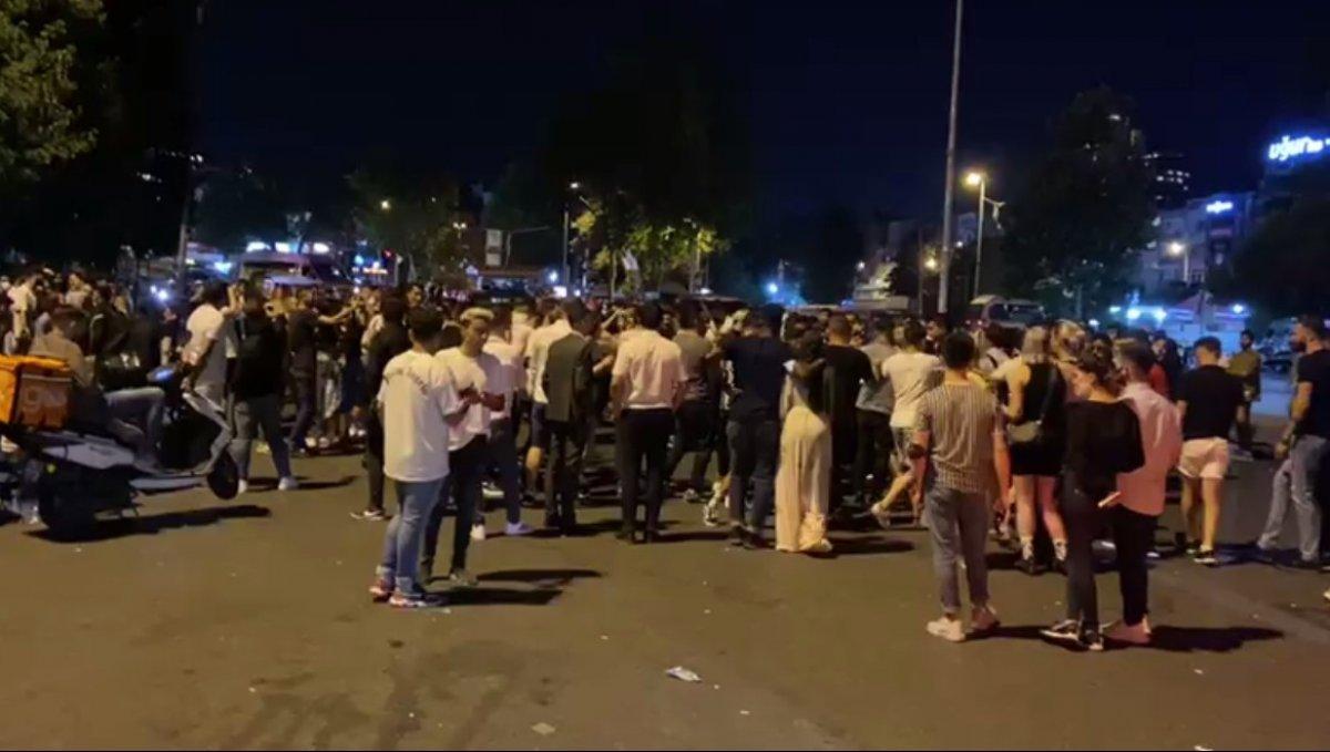 Beşiktaş’ta gençler, koronavirüs yokmuşçasına dans etti