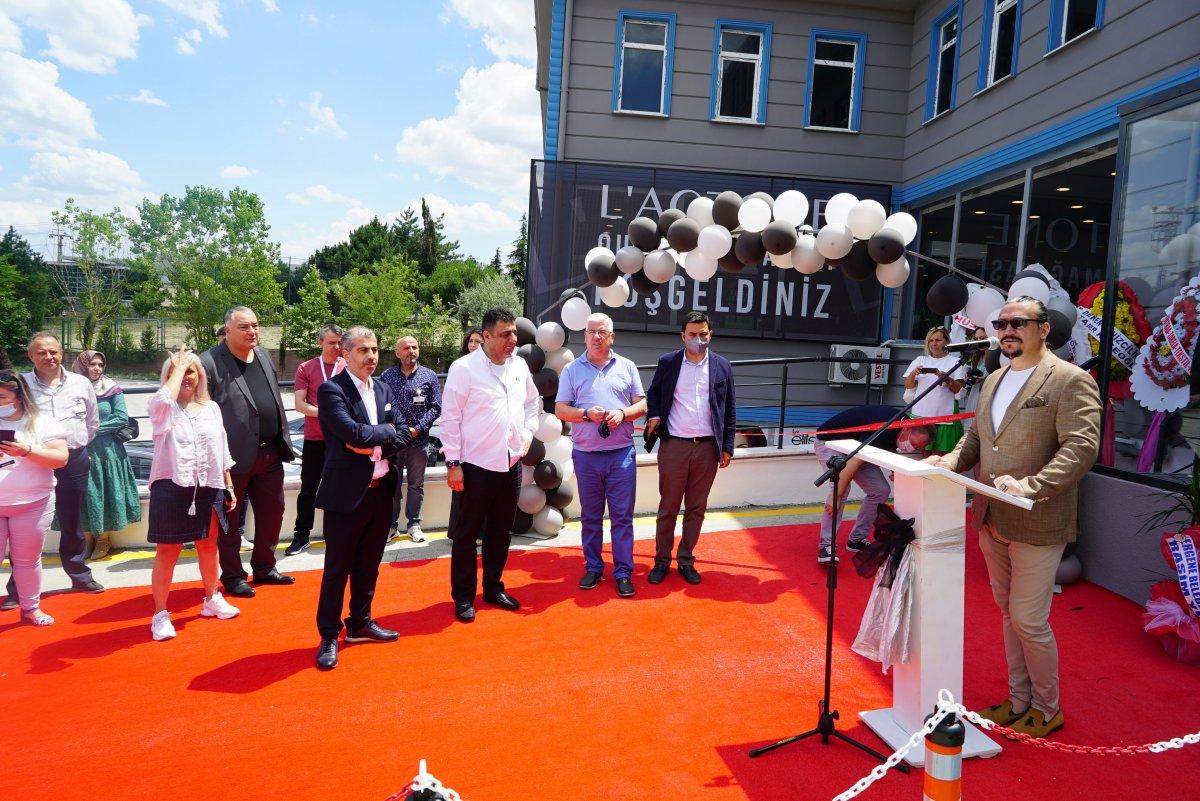 L'actone outlet mağazasını açtı