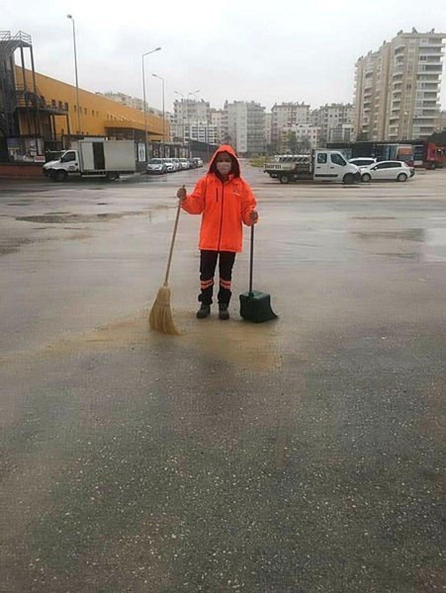 CHP'li Mersin Belediyesi'nde ofis personeli, oturduğu mahallesine temizlikçi olarak sürüldü