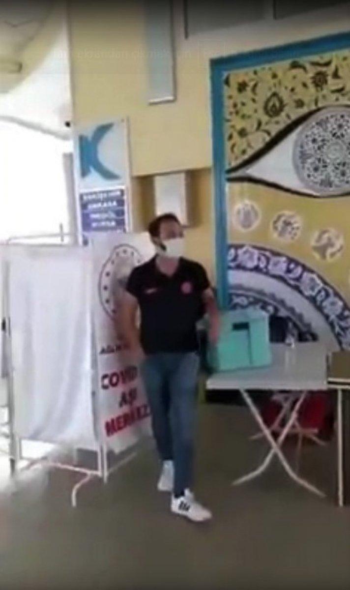 Kütahya Otogarı'nda esprili aşı daveti