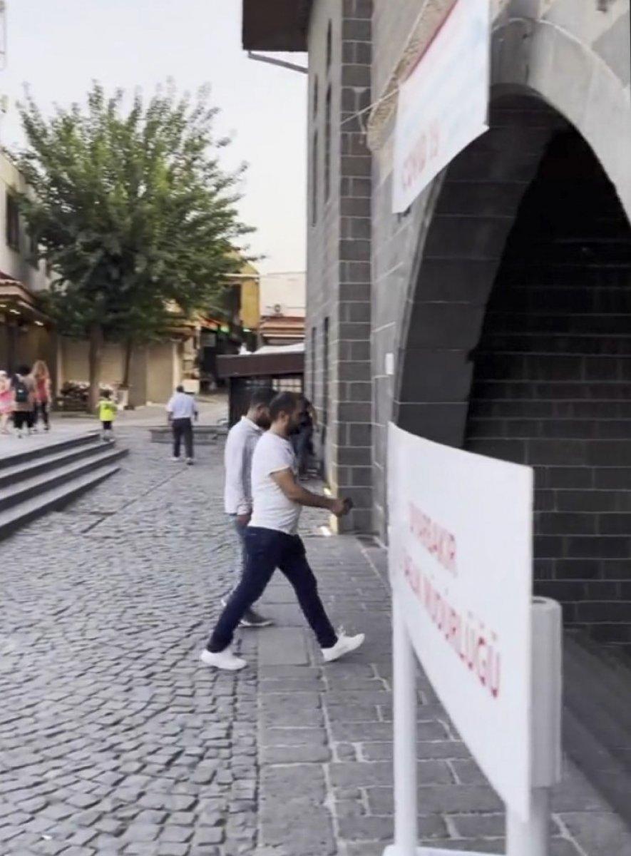 Diyarbakır'da doktorun aşılama azmi