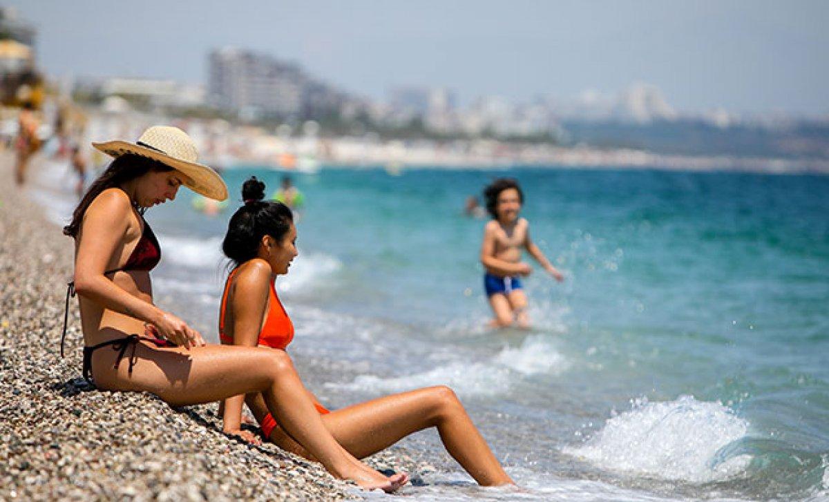 Konyaaltı Plajı'nda sigara içmek yasak