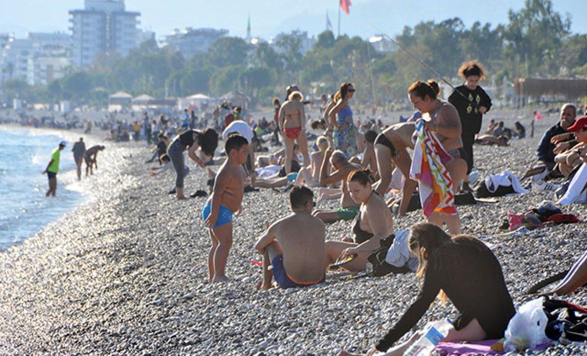 Konyaaltı Plajı'nda sigara içmek yasak