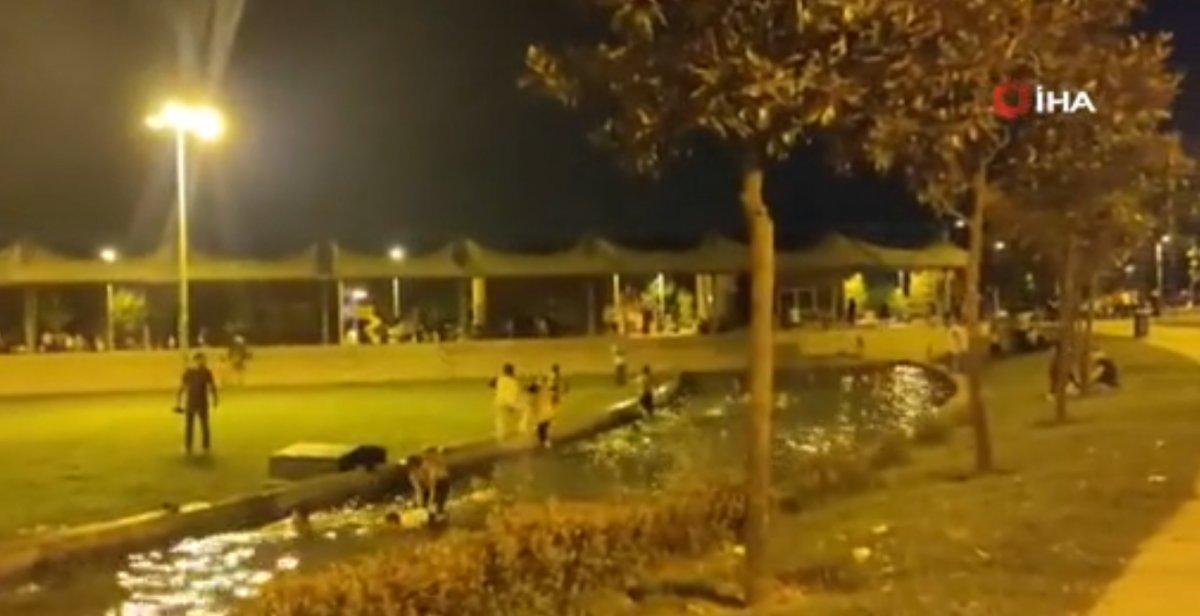 Arnavutköy’de çocuklar süs havuzuna girdi