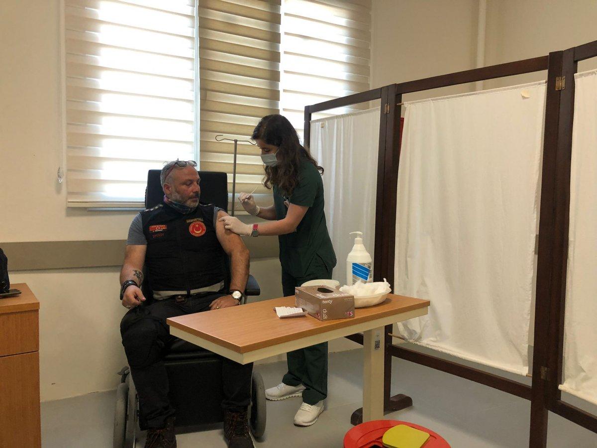 Yerli aşı Faz-2 aşamasında gönüllülere uygulanmaya başladı