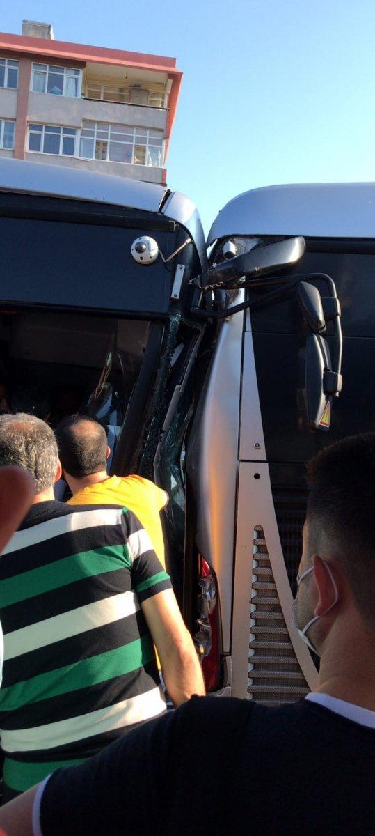 Küçükçekmece'de metrobüs kazası