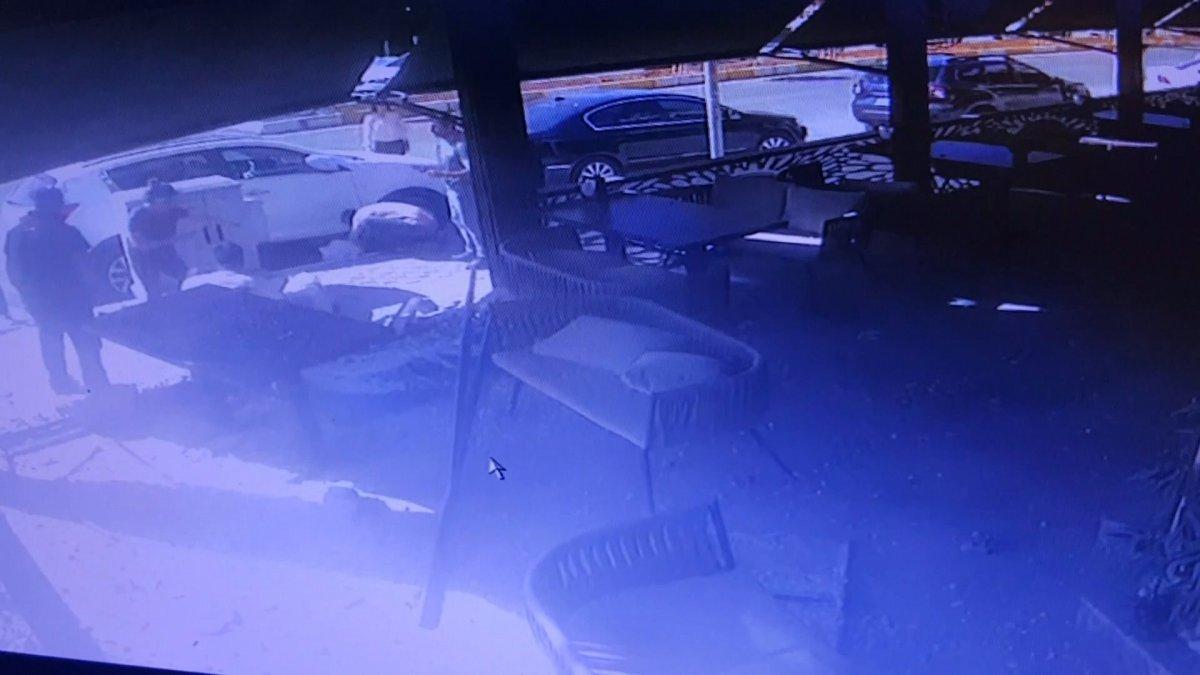 Adıyaman’da otomobil yayaların arasına daldı