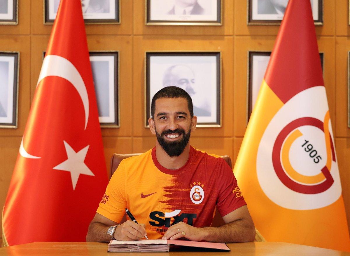 Galatasaray, Arda Turan'ın sözleşmesini uzattı