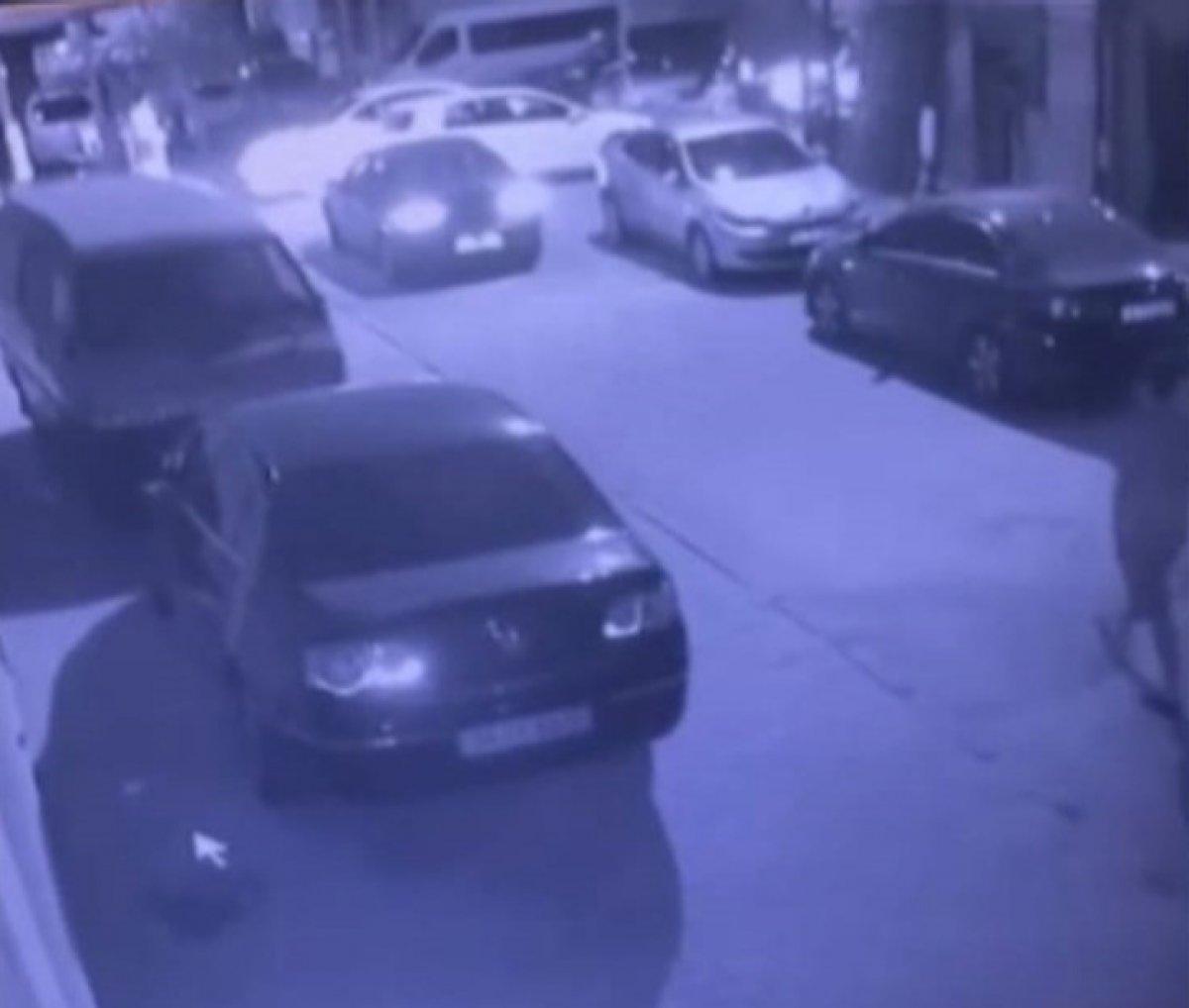 Başakşehir’de geri giderken hem yayaya hem otomobile çarptı