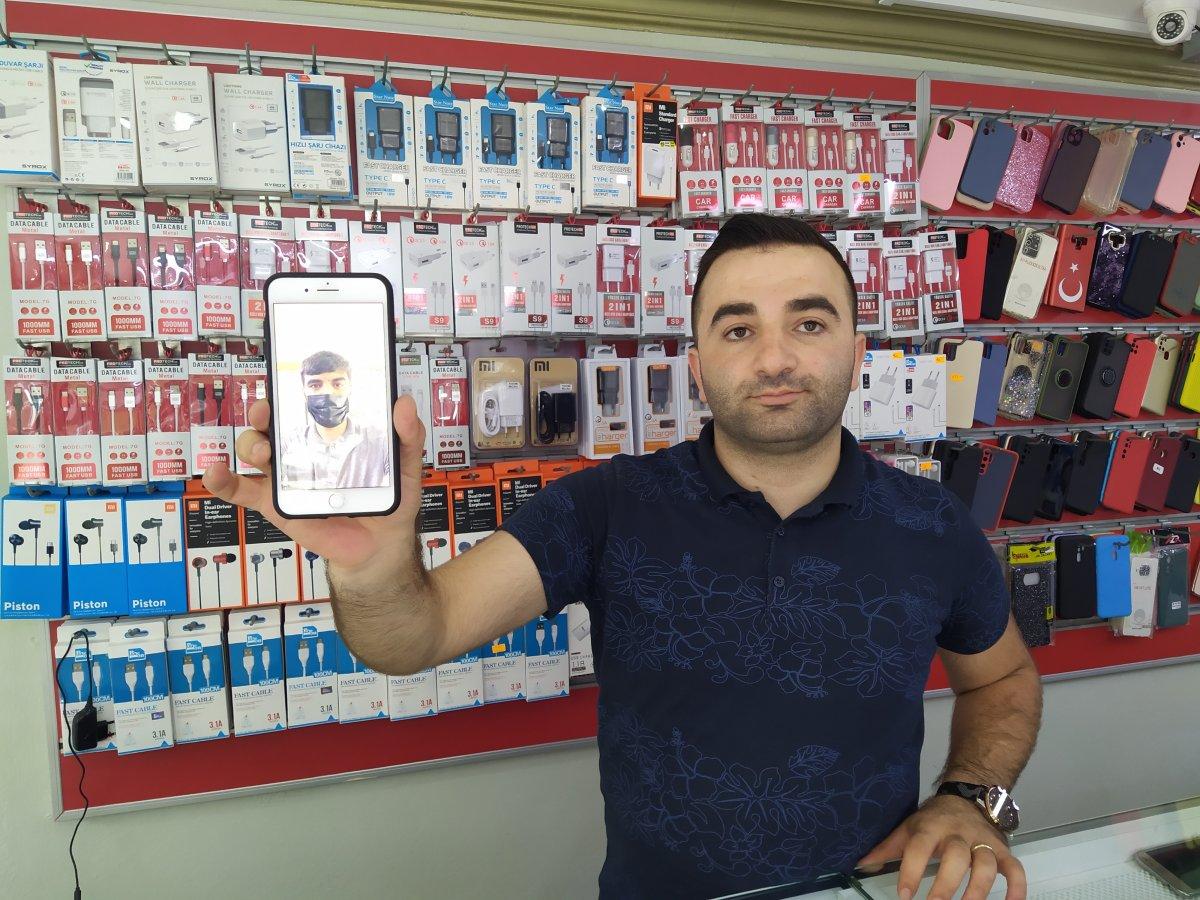 Avcılar'da selfieyle dükkandakileri oyalayan hırsız, telefon çaldı