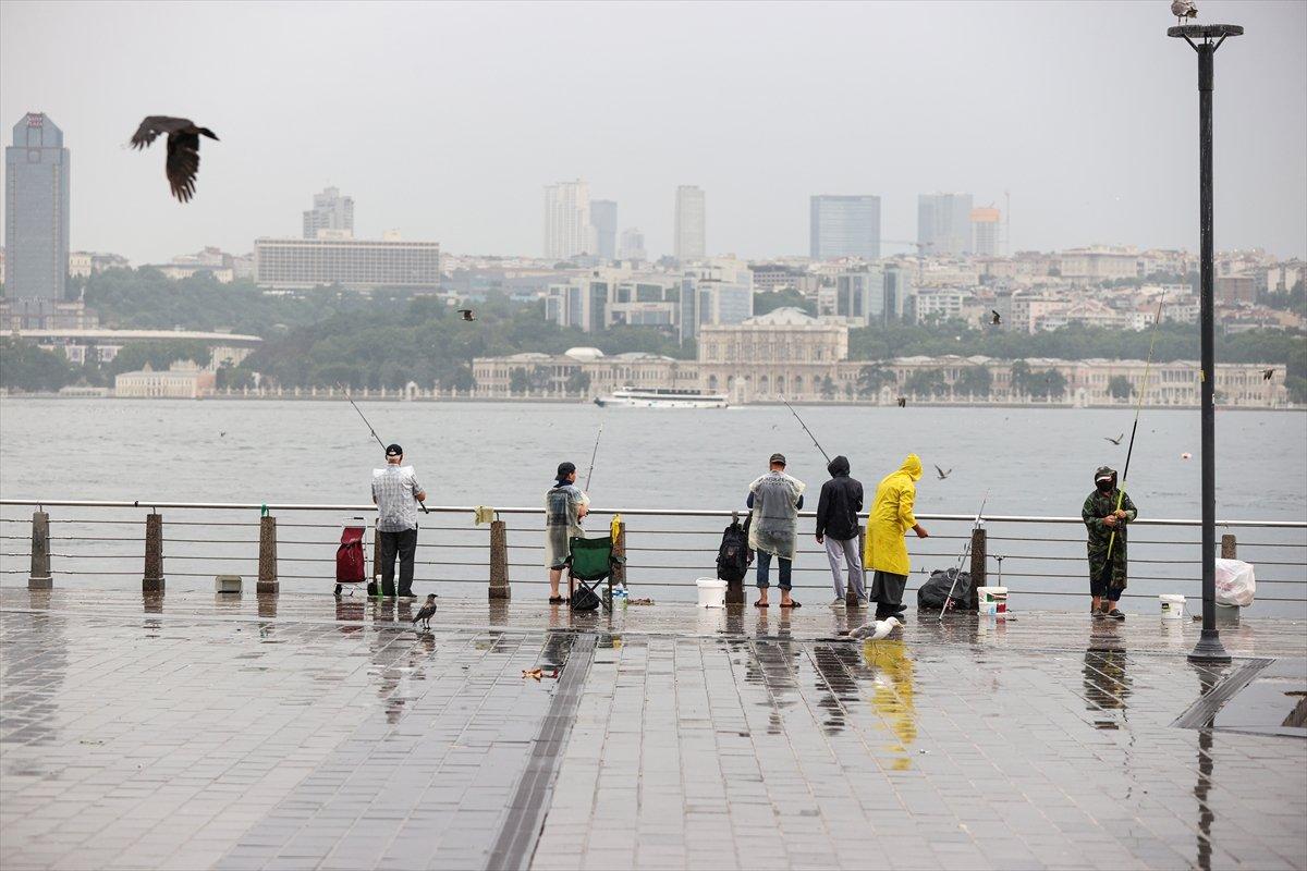 İstanbul güne yağmurla uyandı
