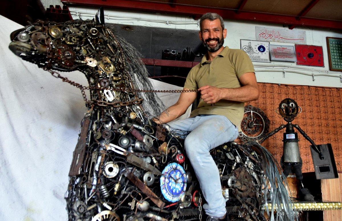 Muğla’da 3 bin hurda parçasını birleştirerek at yaptı