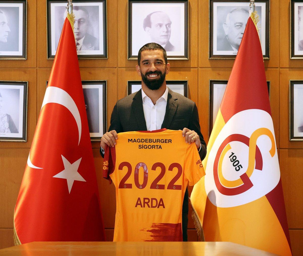 Galatasaray, Arda Turan'ın sözleşmesini uzattı