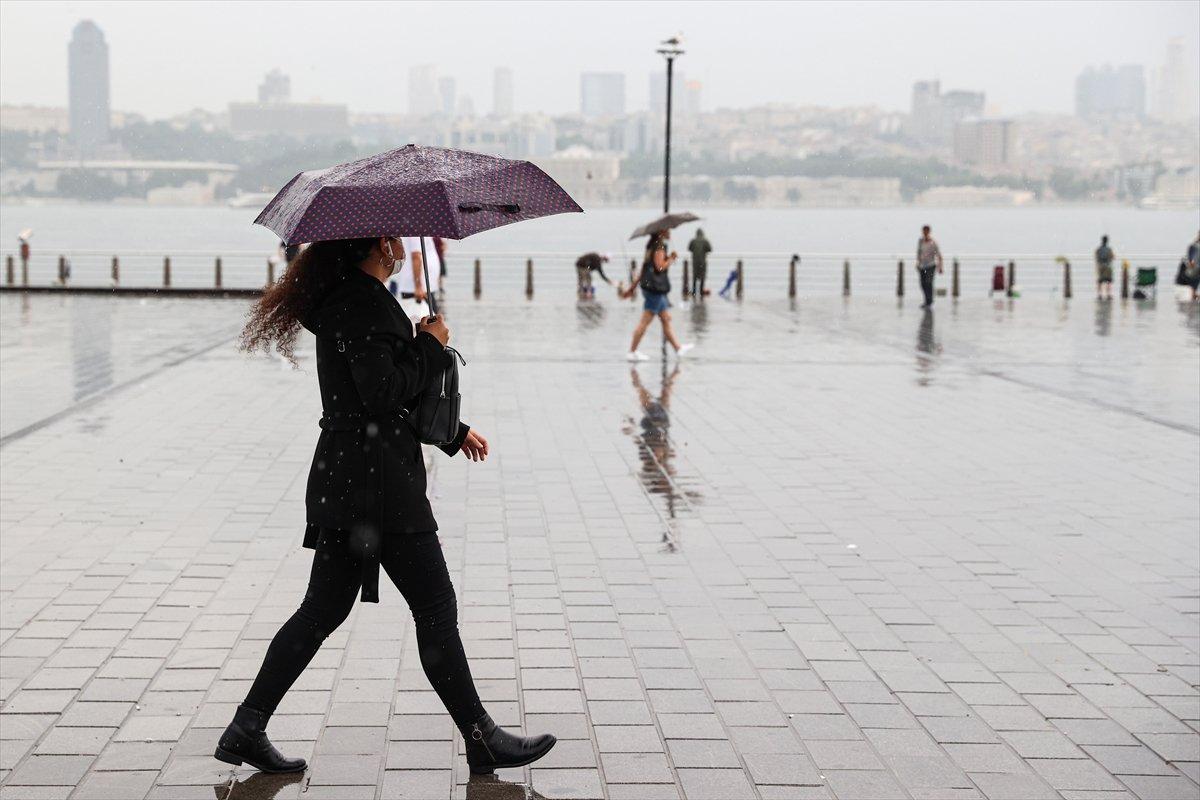 İstanbul güne yağmurla uyandı