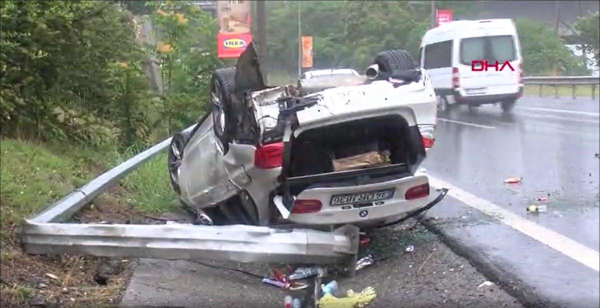 Kağıthane’de yağmur nedeni ile kayganlaşan yolda kaza