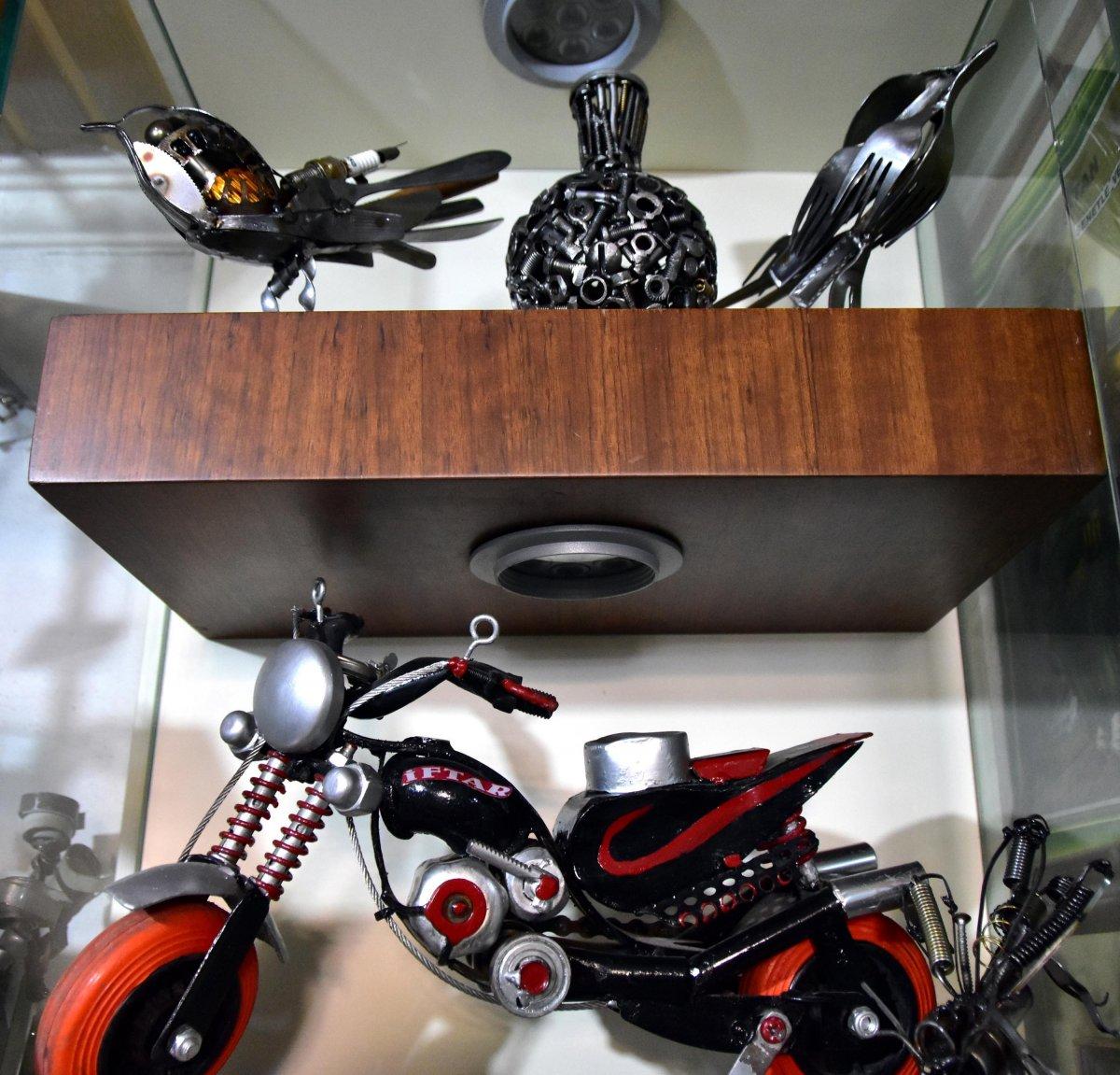 Muğla’da 3 bin hurda parçasını birleştirerek at yaptı