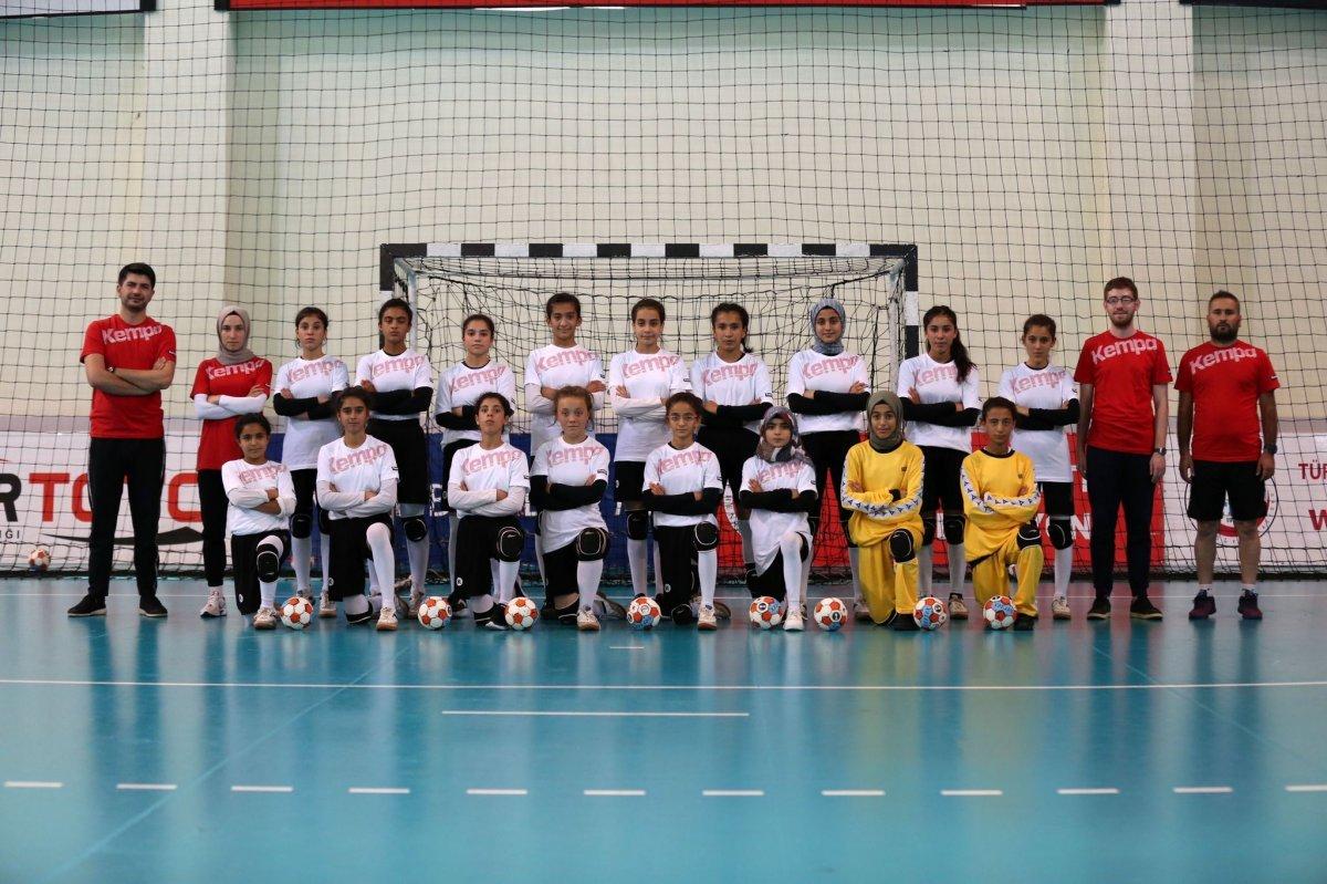 Kulüplerden Merve Akpınar'a destek