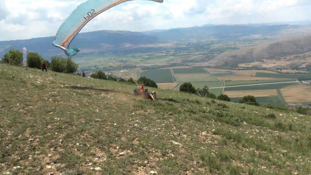 Tokat'ta paraşüt kazası: Kolunu kırdı