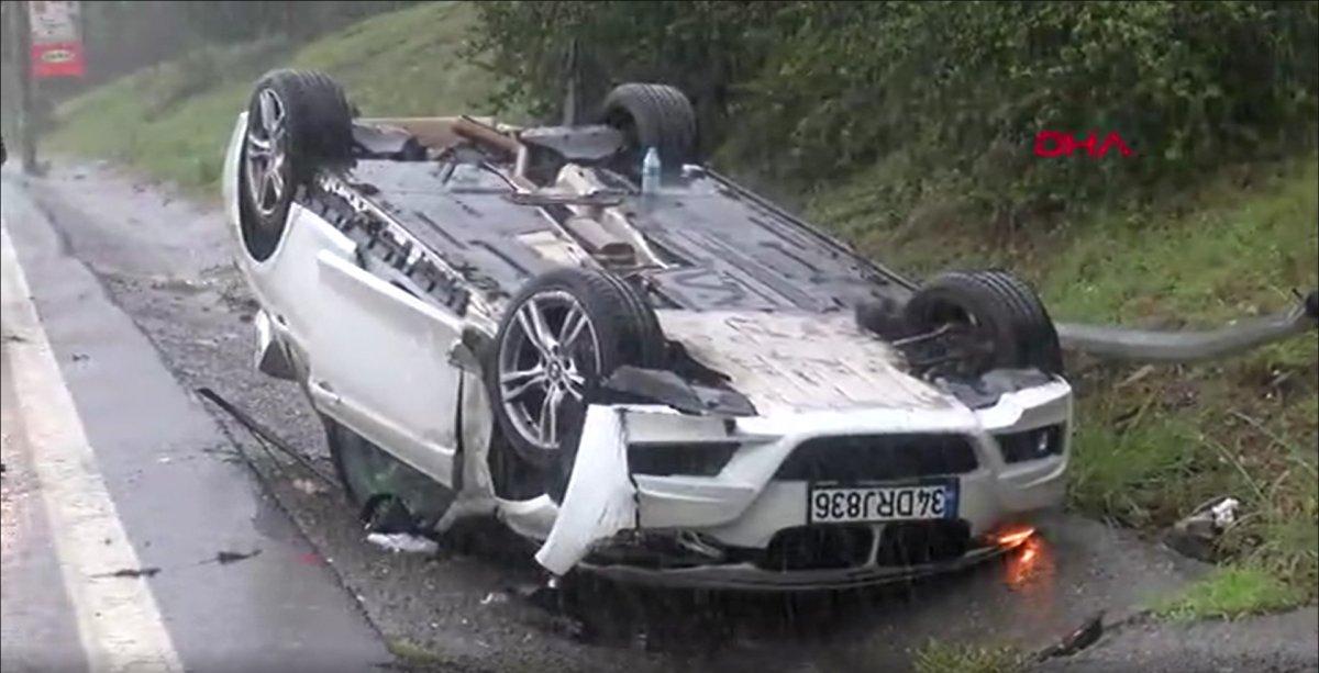 Kağıthane’de yağmur nedeni ile kayganlaşan yolda kaza