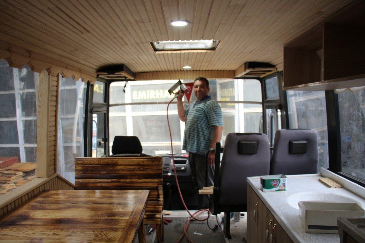 Eski otobüsü karavan yaptı