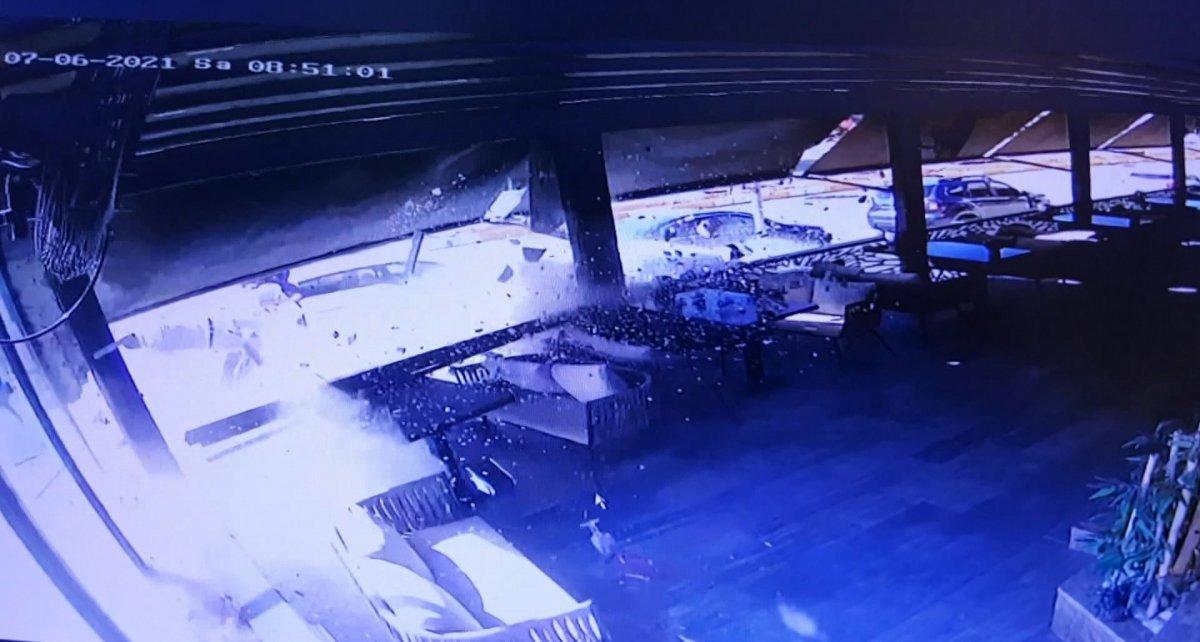 Adıyaman’da otomobil yayaların arasına daldı