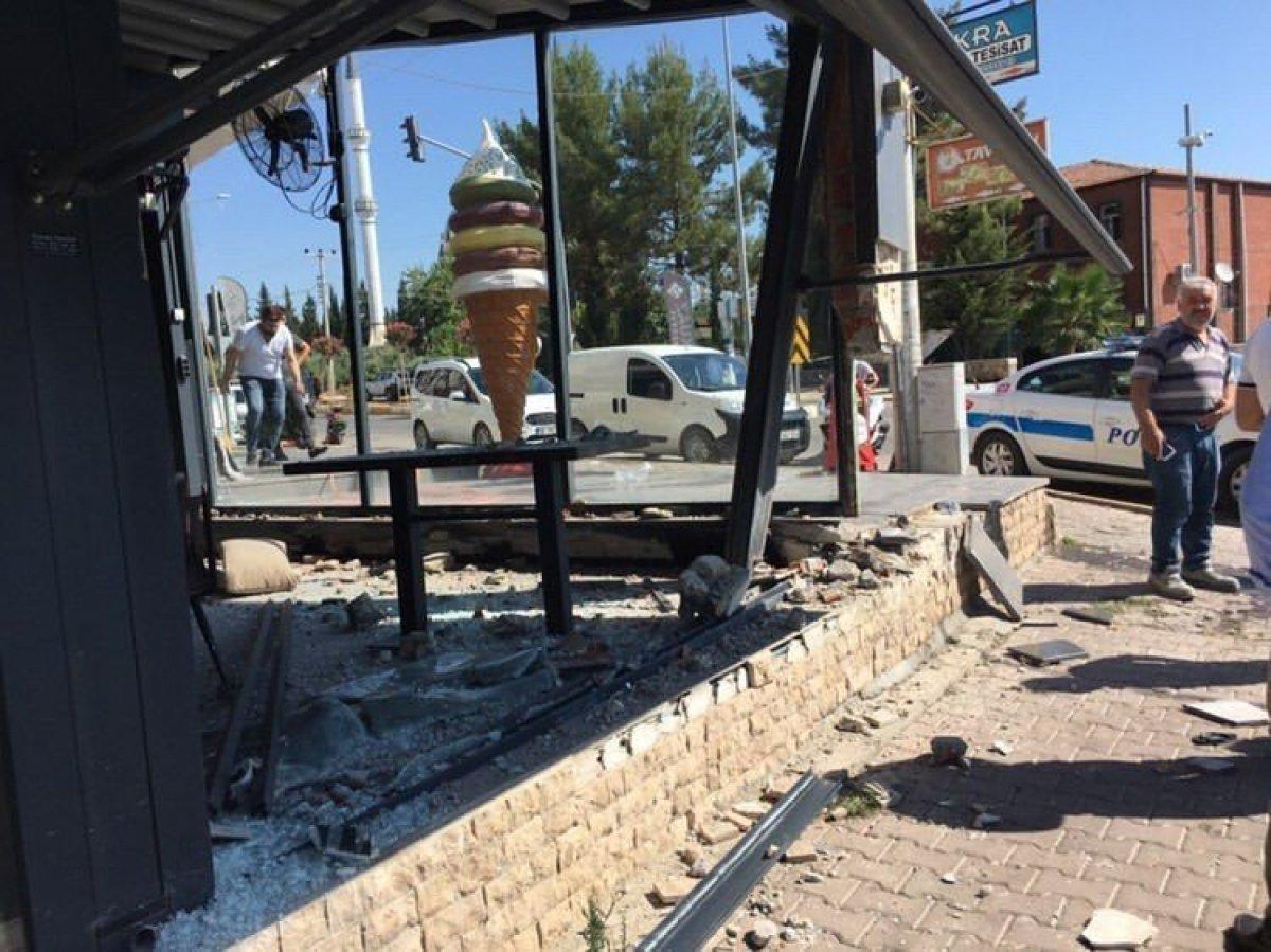 Adıyaman’da otomobil yayaların arasına daldı