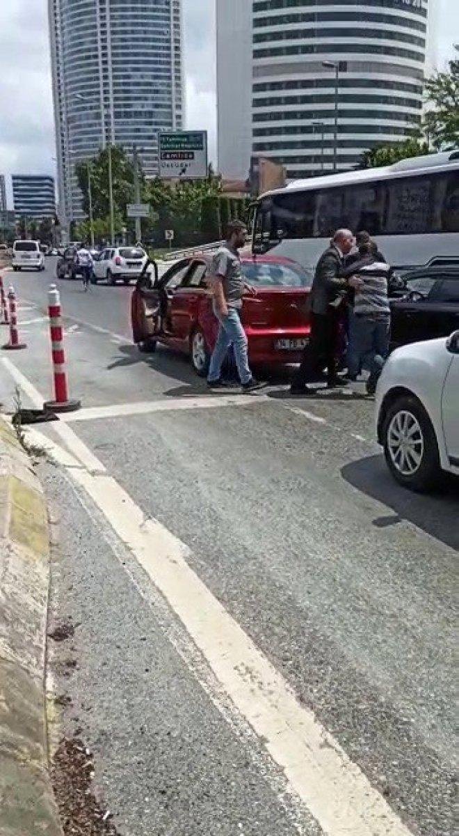 Ümraniye'de düğün konvoyunun önünü kesti, dayak yedi