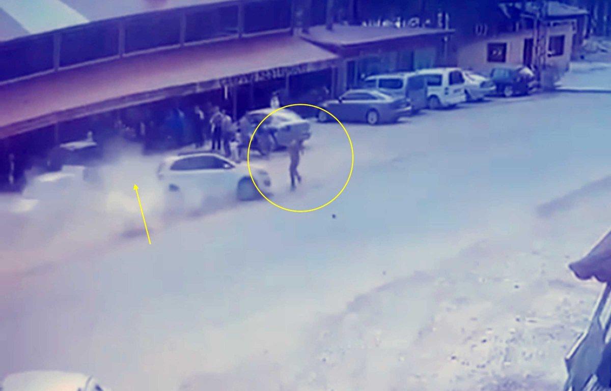 Osmaniye’de karşıya geçerken ezilmekten son anda kurtuldu