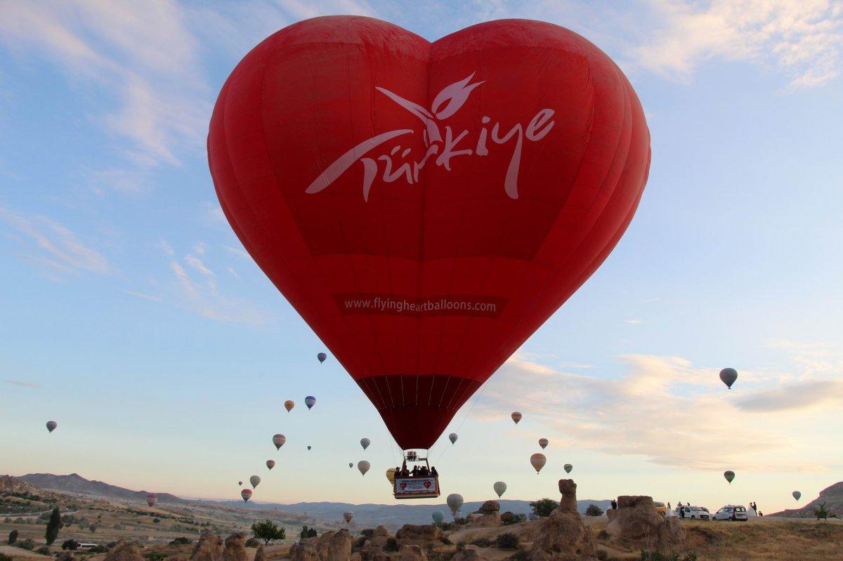 Kapadokya'da balonlar gökyüzünde
