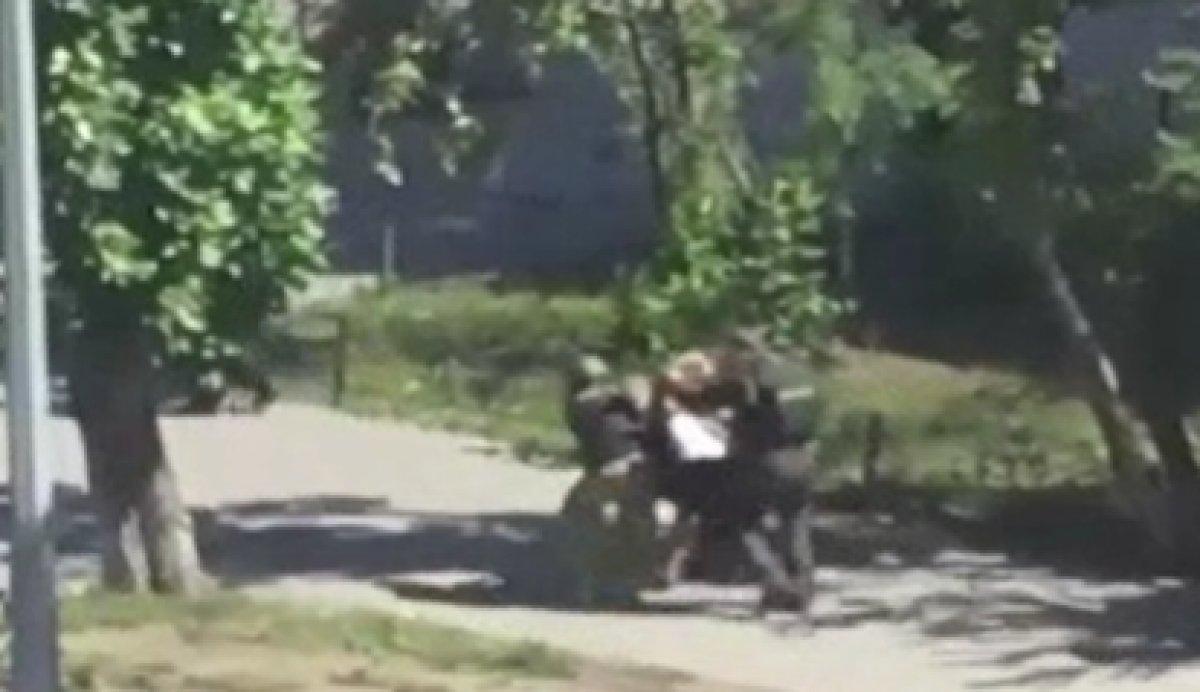 Rusya'da bankaya giren soyguncu çalışanları rehin aldı