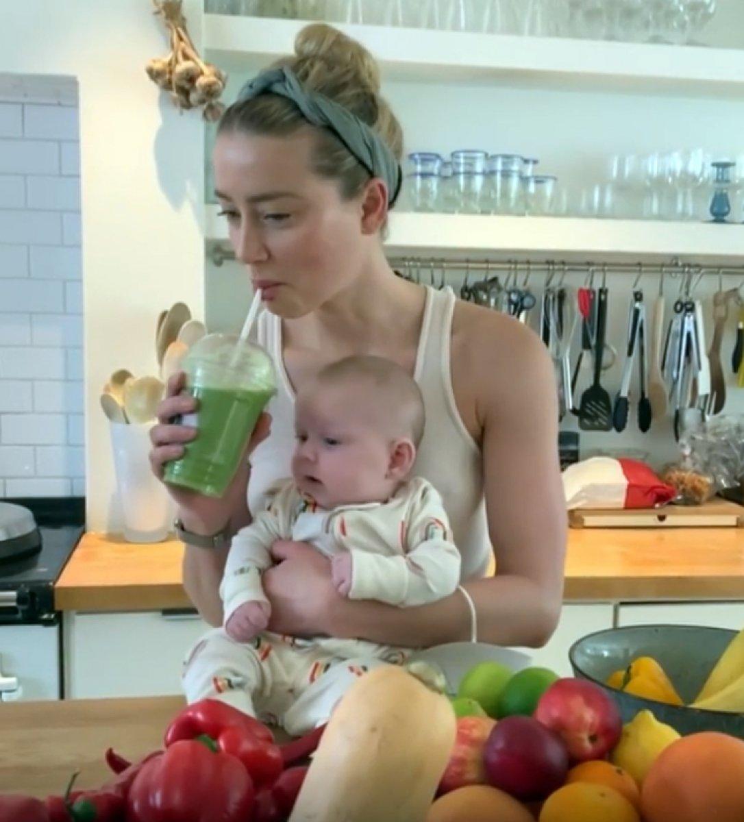 Amber Heard, taşıyıcı anneyle doğan bebeğinin görüntüsünü paylaştı
