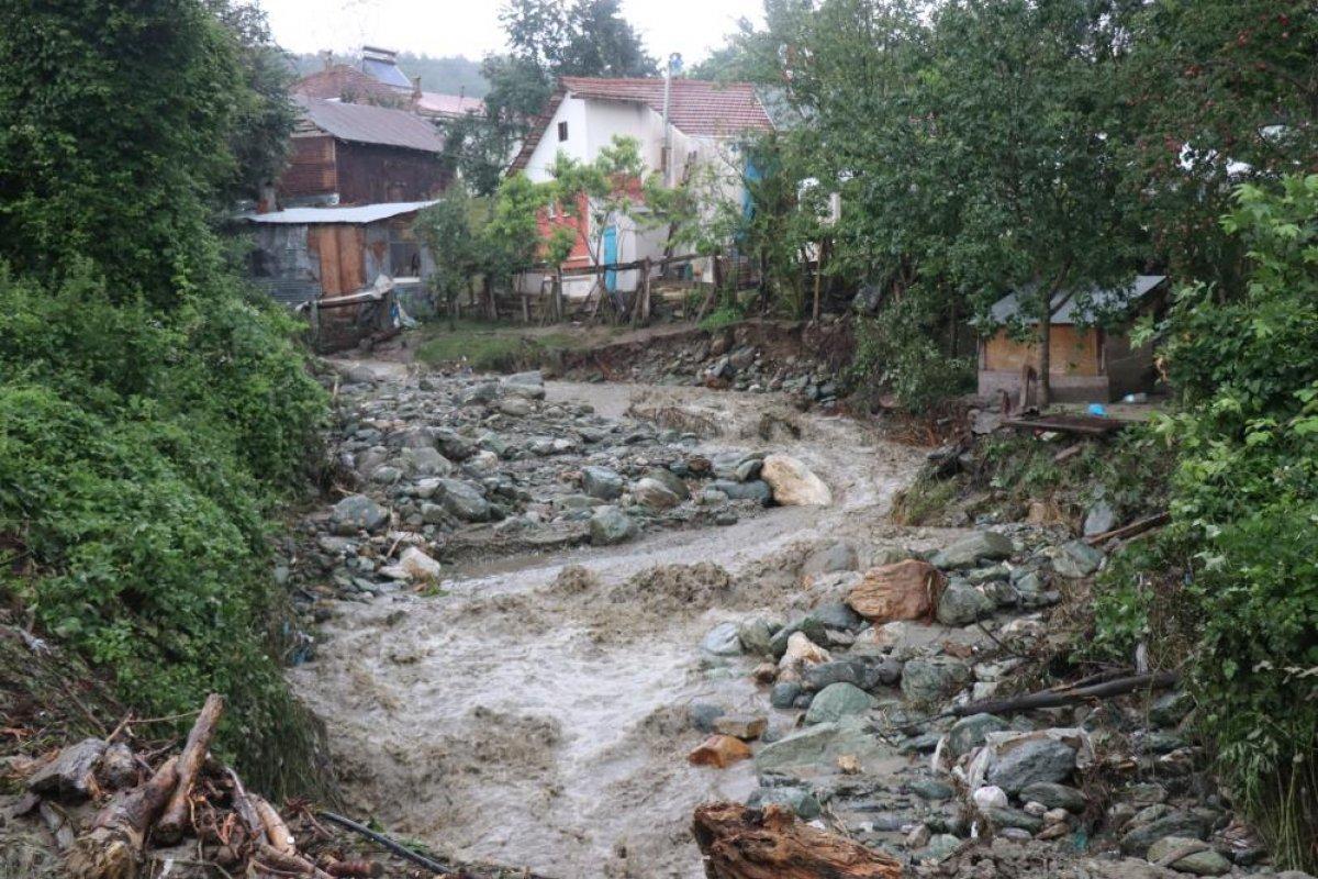 Sakarya'da selde kaybolan kişinin cansız bedenine ulaşıldı