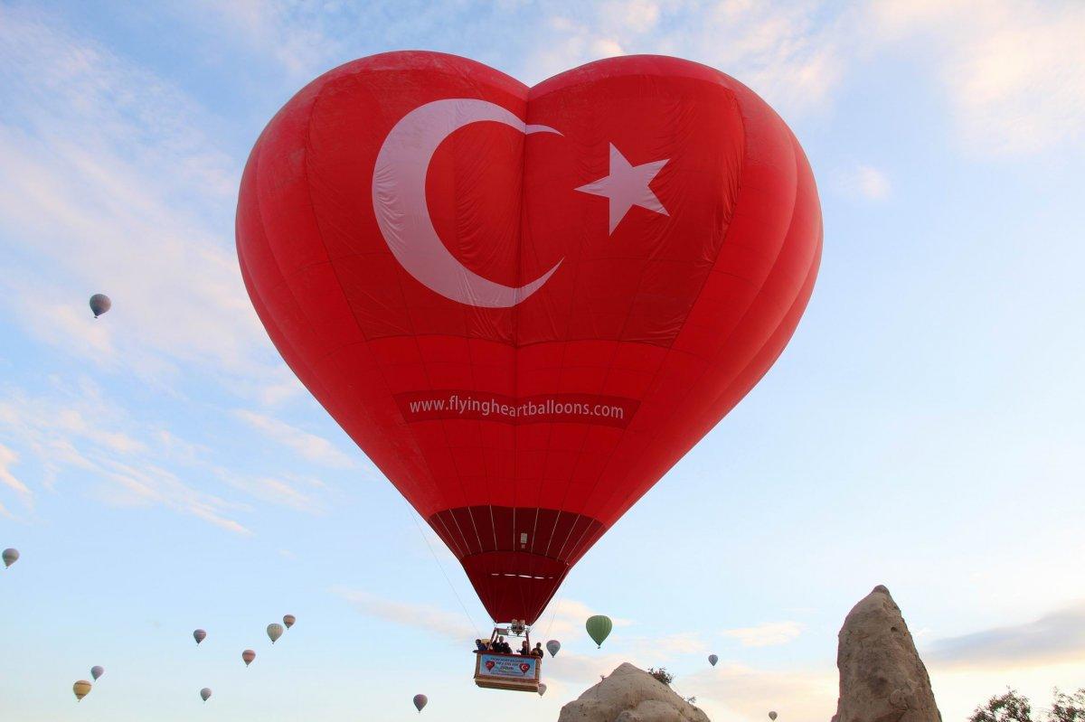 Türkiye'nin kalbi balon oldu Kapadokya’da uçtu