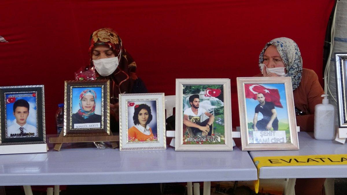 Süleyman Soylu, evlat nöbetindeki ailelerle görüştü