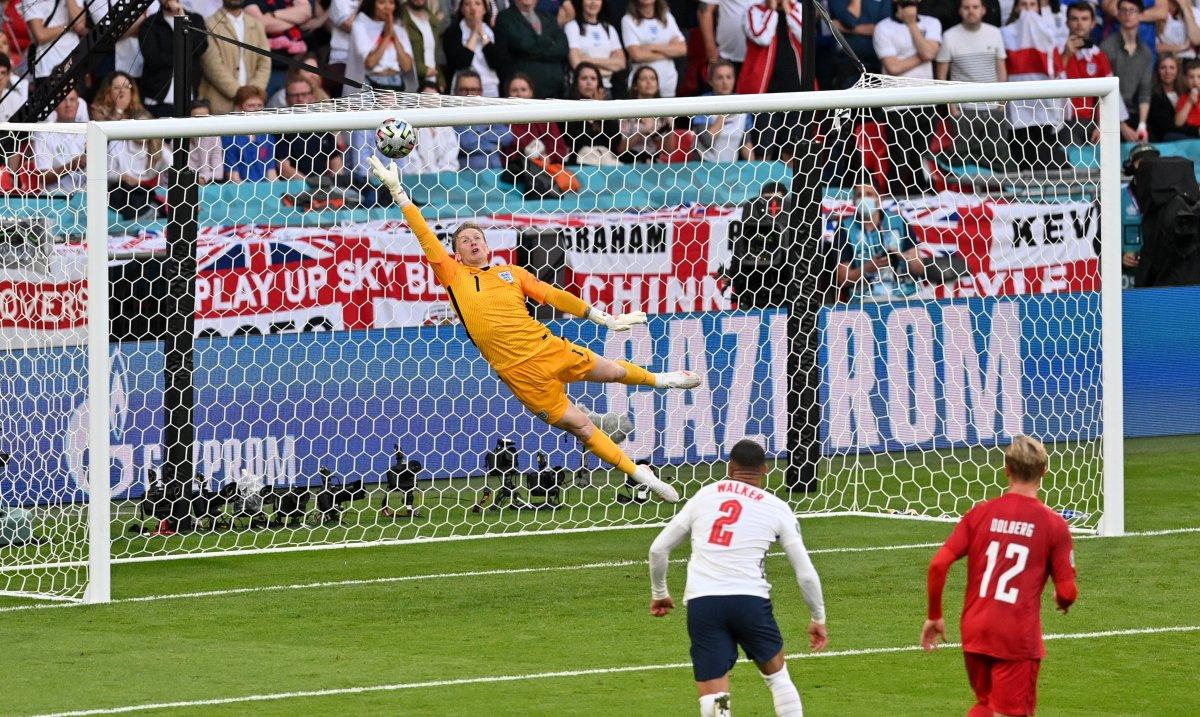 Danimarkalı Mikkel Damsgaard'dan İngiltere'ye harika frikik golü