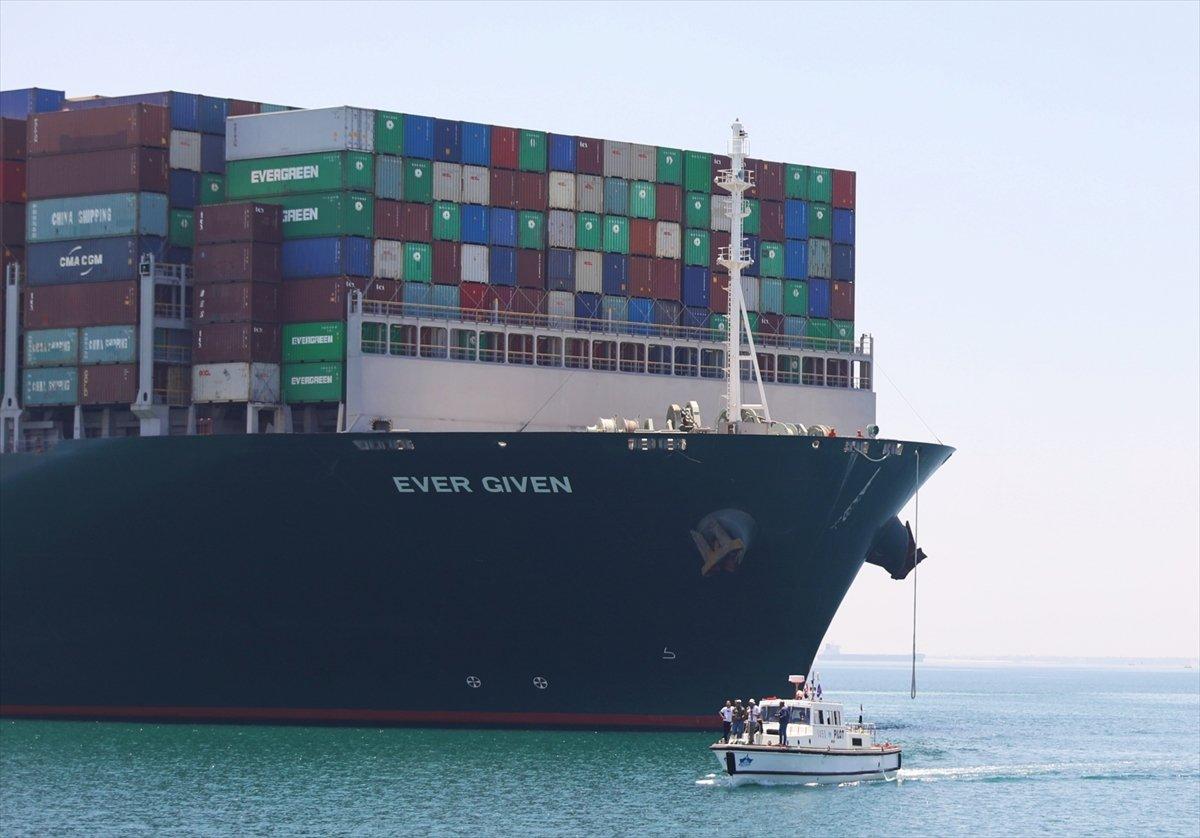 Süveyş Kanalı'nı tıkayan 'Ever Given' Mısır’dan ayrılıyor