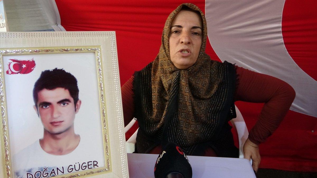 Süleyman Soylu, evlat nöbetindeki ailelerle görüştü