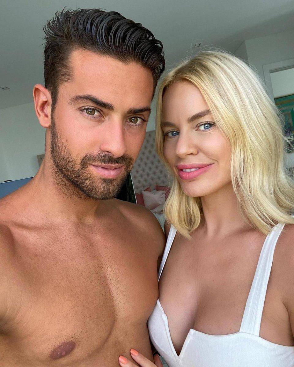 Caroline Stanbury 19 yaş küçük aşkıyla tatilde