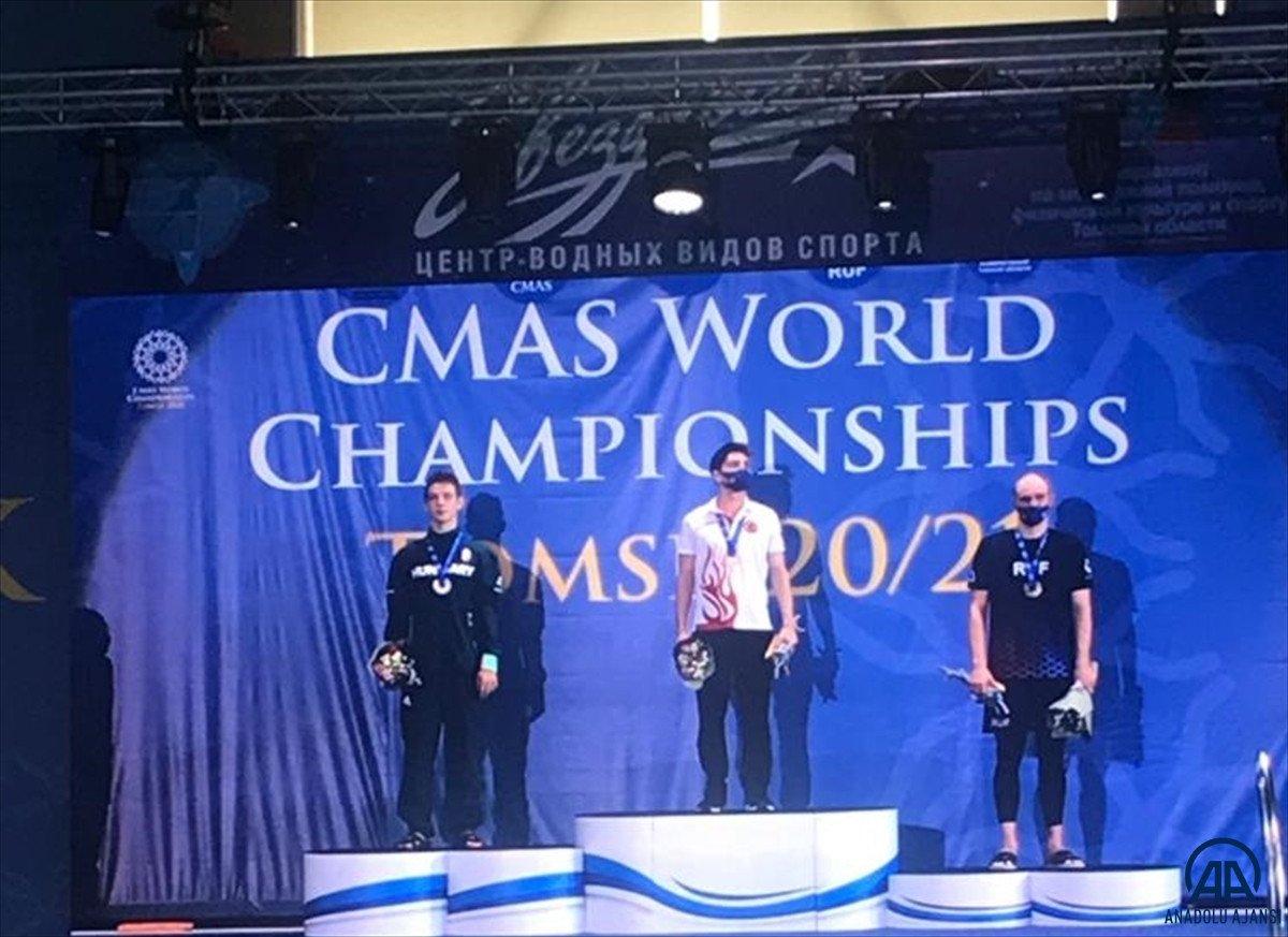 Milli yüzücü Derin Toparlak Rusya'da Dünya Şampiyonu oldu