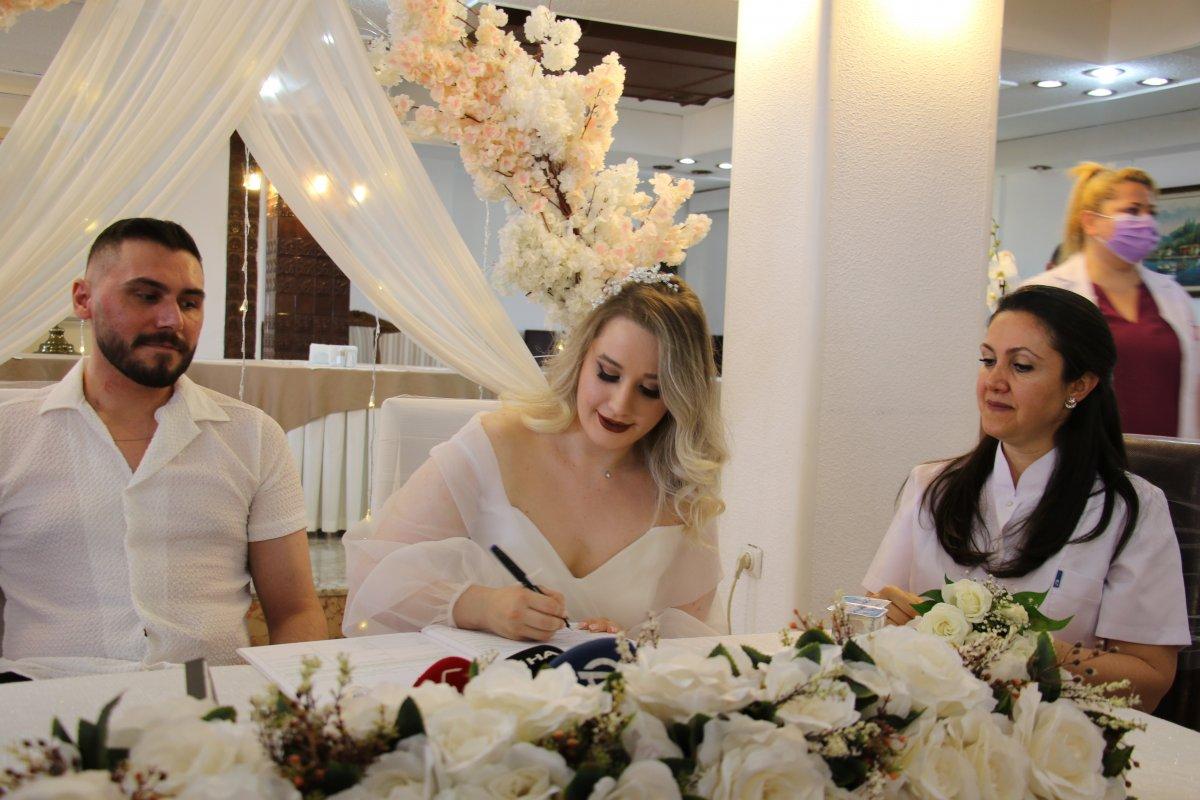 Pençe-Şimşek Harekatı gazisi, tedavi gördüğü hastanede evlendi