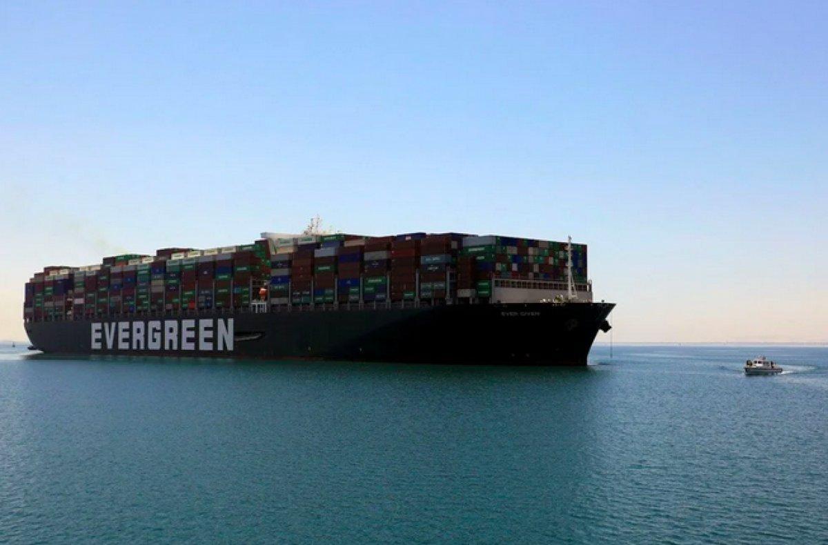 Süveyş Kanalı'nı tıkayan 'Ever Given' Mısır’dan ayrılıyor