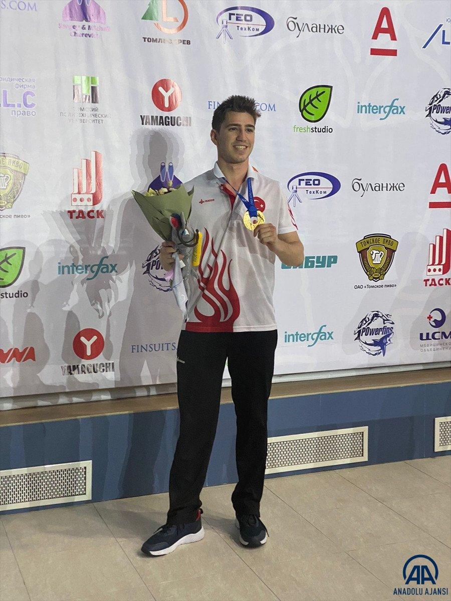 Milli yüzücü Derin Toparlak Rusya'da Dünya Şampiyonu oldu